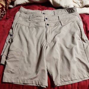 Men's Casual Zip-Pocket Shorts in Khaki